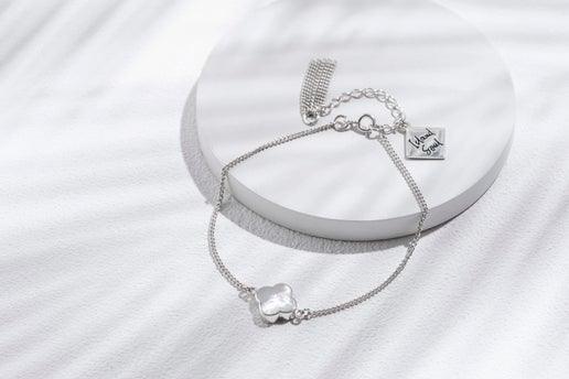 Mother-of-Pearl Clover Bracelet