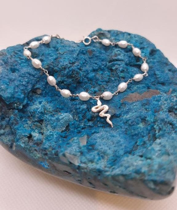 Bracelet With White Pearls & Snake
